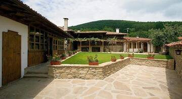 Фотографии Гостевой дом The House with the Vine Guest House г. Жеравна (Болгария) №1 Фото Гостевой дом The House with the Vine Guest House г. Жеравна 1